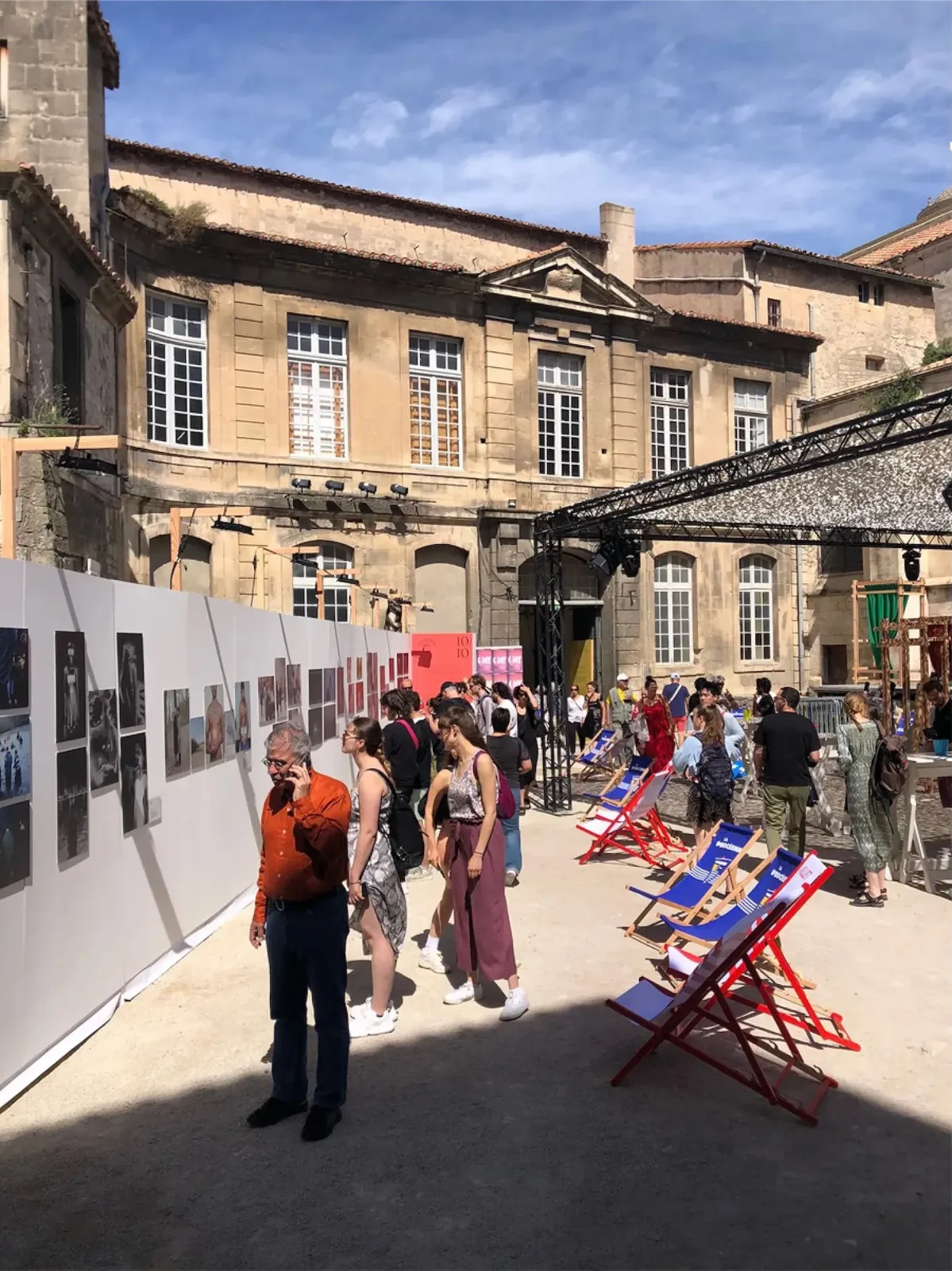 ARLES : Photographie - Fisheye transforme la Cour de l’Archevêché en épicentre de l’image contempora