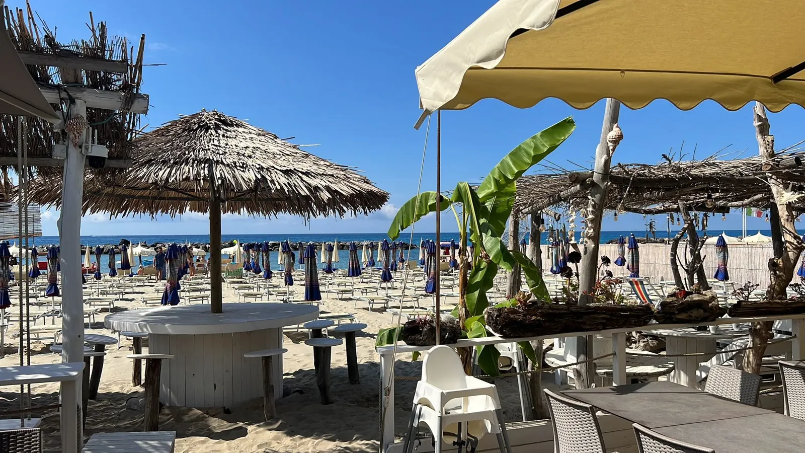 ARMA DI TAGGIA : Soirée espagnole - Les Bagni Germana célèbrent l'été avec une paella géante