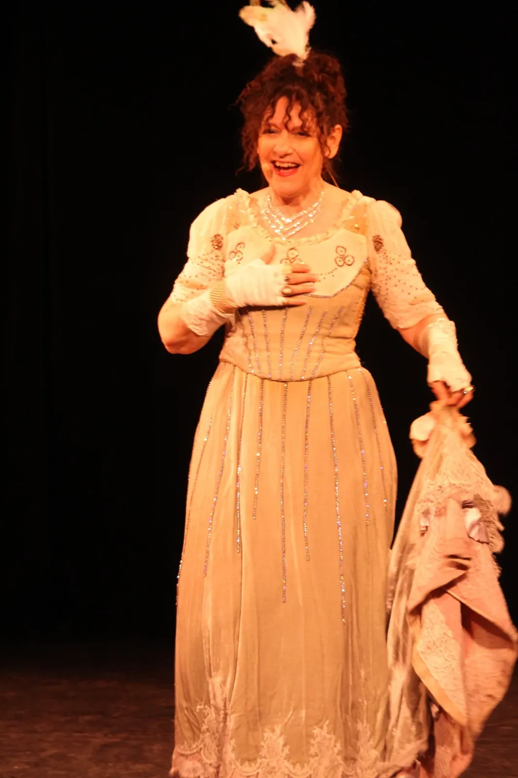 AVIGNON : Festival Off - "Mademoiselle Maya" plonge le public dans l'humour coquin de la Belle Époqu