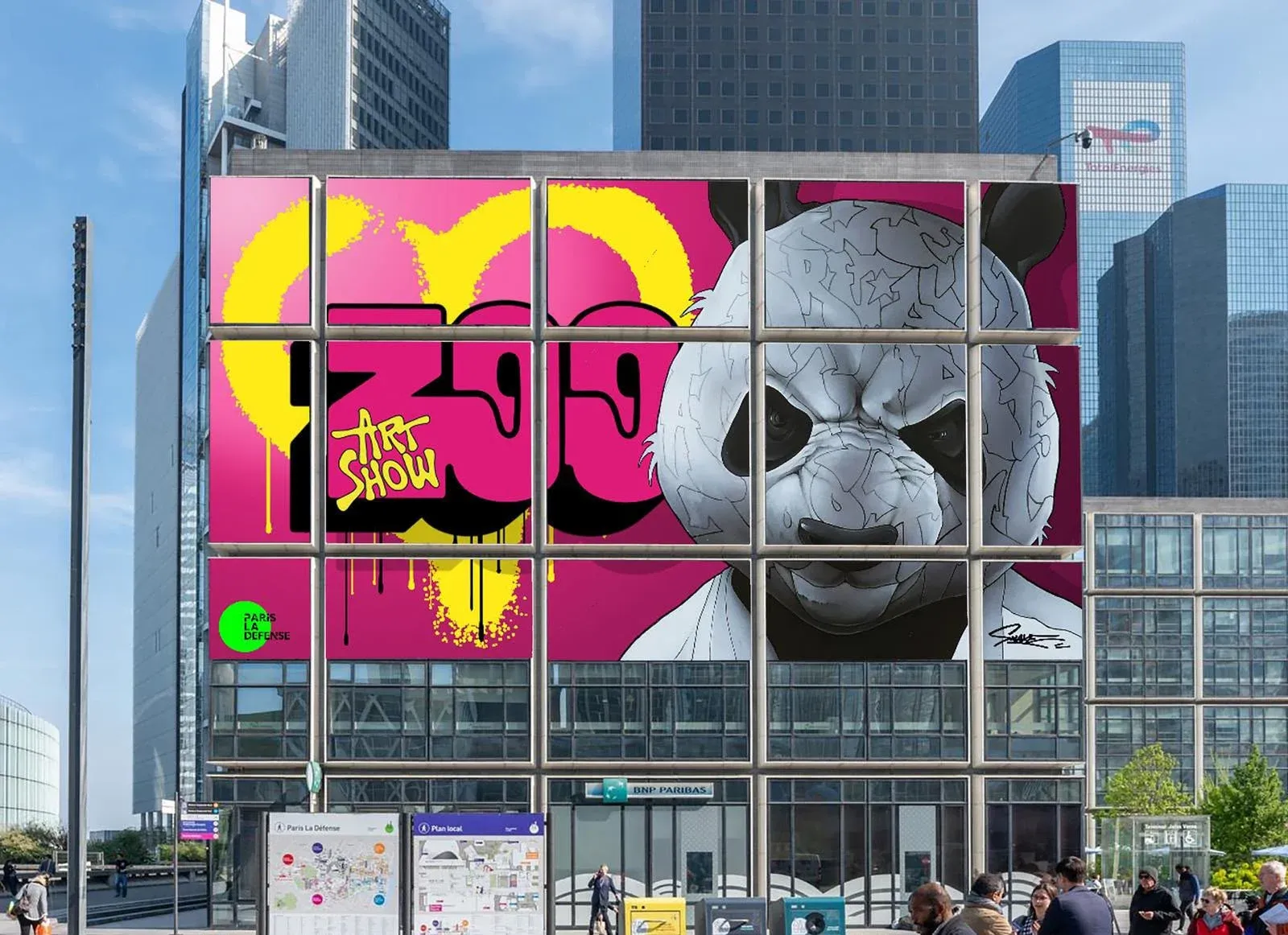 PARIS : Street art - Un panda géant s'installe sur la façade du Zoo Art Show à La Défense