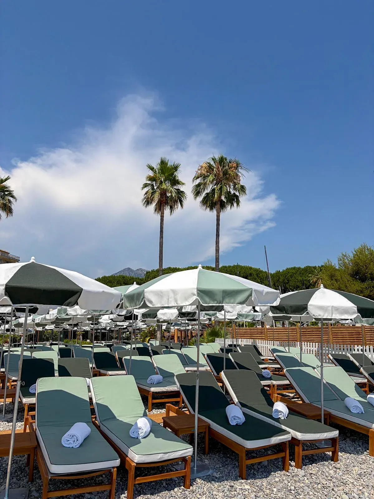 ROQUEBRUNE-CAP-MARTIN : Tourisme - Solenzara Beach, un nouveau lieu de vie face au Cap-Martin