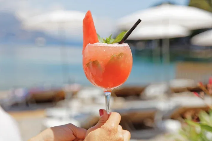 ROQUEBRUNE-CAP-MARTIN : Tourisme - Solenzara Beach, un nouveau lieu de vie face au Cap-Martin