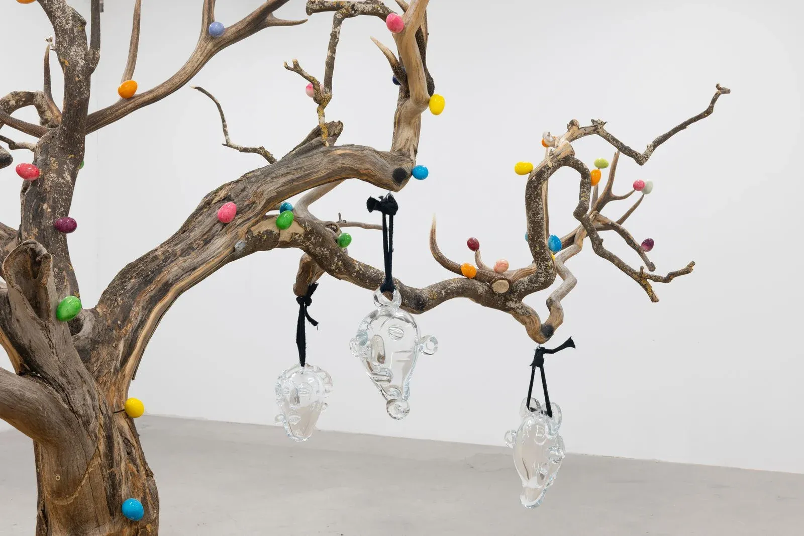 VALLAURIS : Art contemporain - Pascale Marthine Tayou investit la chapelle de Picasso