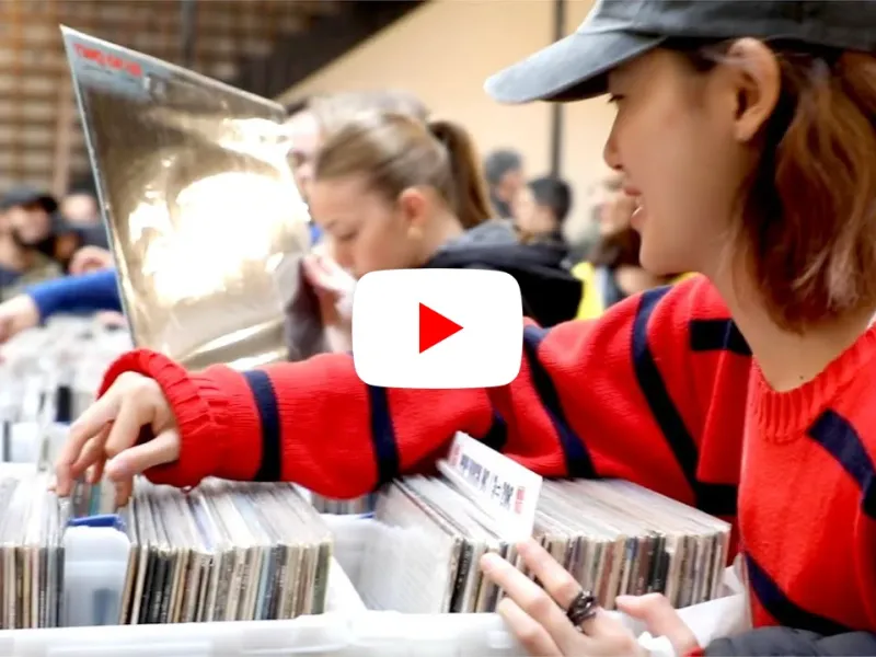 PARIS : Musique - Une vente geante de 50 000 vinyles a prix casses debarque a Bastille
